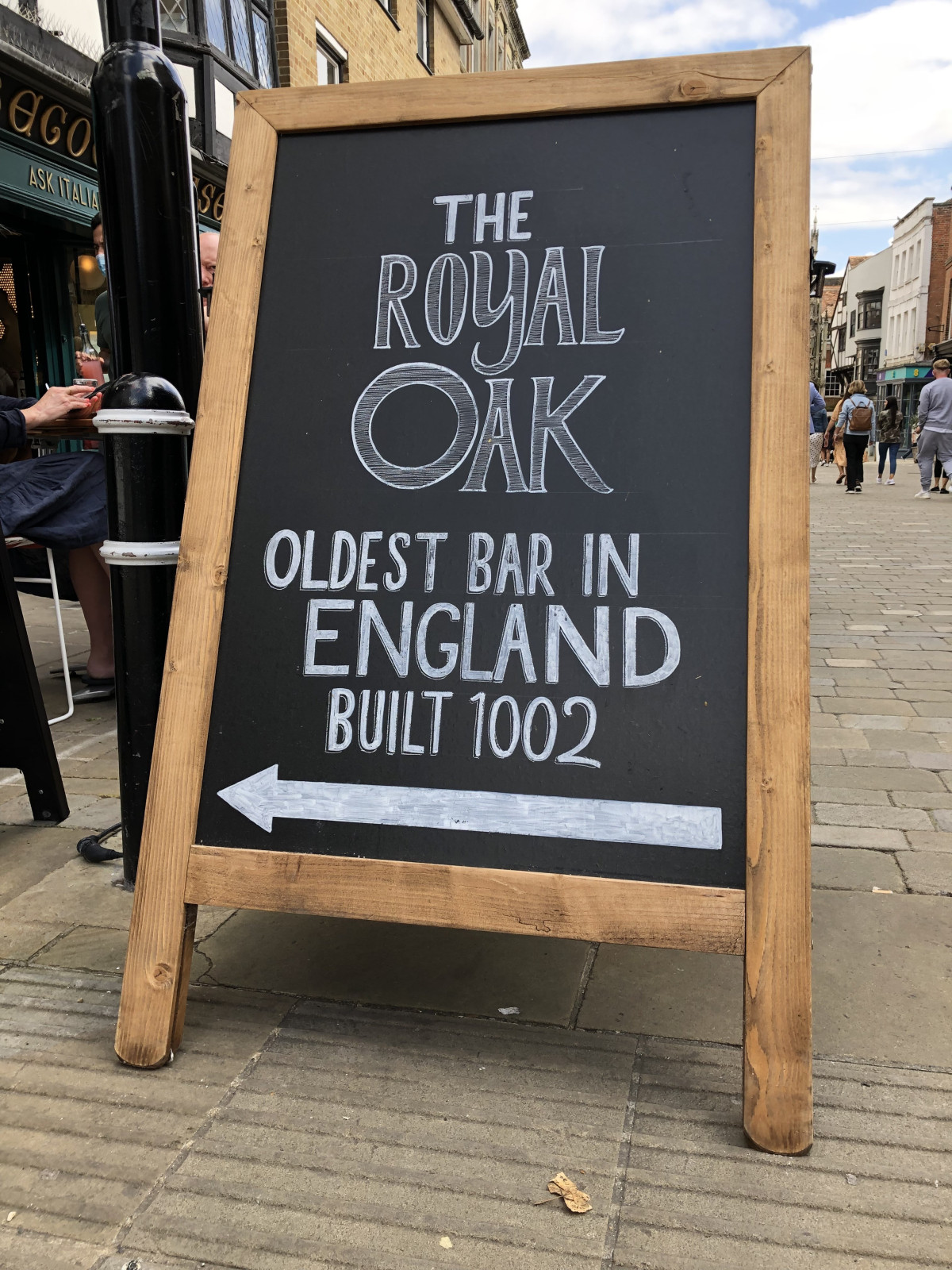 Chalkboard of The Royal Oak pub in Winchester, UK